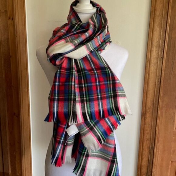 GAP Oversized Cozy Frayed Soft Red Green Plaid Scarf @ 83" x 25" - Picture 6 of 13